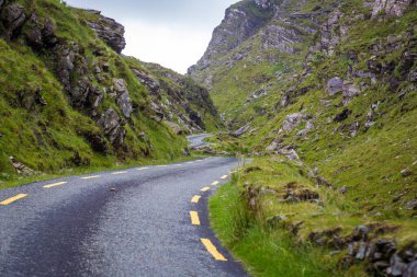 Co Kerry, İrlanda 'da Ballaghbeama Yolu