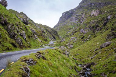 Co Kerry, İrlanda 'da Ballaghbeama Yolu