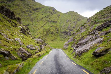 Co Kerry, İrlanda 'da Ballaghbeama Yolu