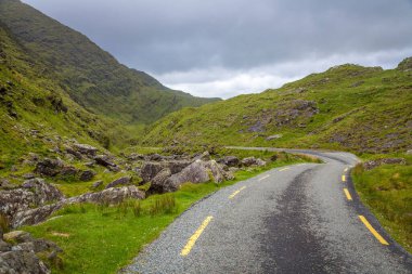 Co Kerry, İrlanda 'da Ballaghbeama Yolu