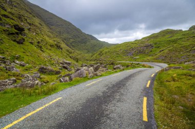 Co Kerry, İrlanda 'da Ballaghbeama Yolu