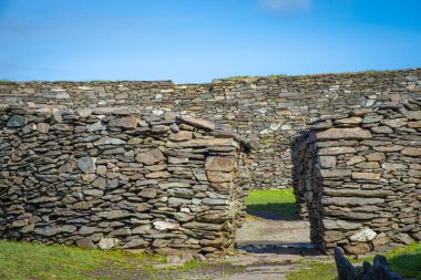 Cahergall Taş Kalesi, Cahersiveen yakınlarında.
