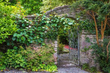 Garinish Adası 'ndaki güzel bahçe, Glengarriff, West Cork, İrlanda 