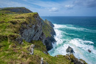 İrlanda 'daki güzel okyanus Kerry Kayalıkları