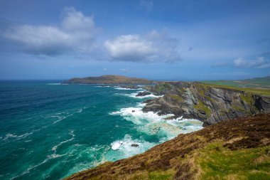 İrlanda 'daki güzel okyanus Kerry Kayalıkları