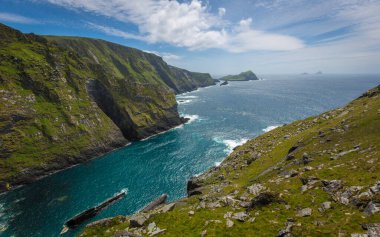 İrlanda 'daki güzel okyanus Kerry Kayalıkları