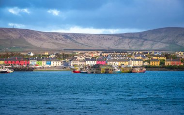 İrlanda 'nın Kerry ilçesindeki Portmagee köyü