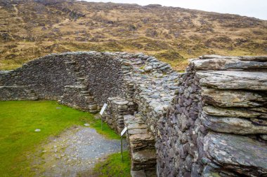 Staigue ya da Staig, İrlanda 'nın Kerry ilçesindeki taş halkalı kaleyi mahvetti.