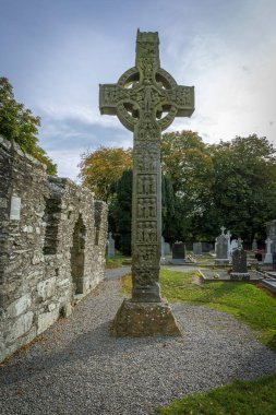 İrlanda 'nın en yüksek haçlı manastırı Co Lough, İrlanda