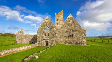 Moyne Manastırı Killala yakınlarında, Co Mayo, İrlanda