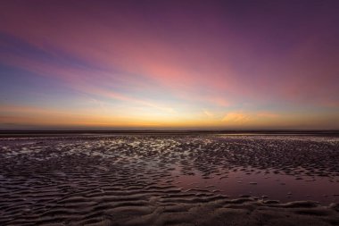 Deniz kıyısında güzel bir gün doğumu