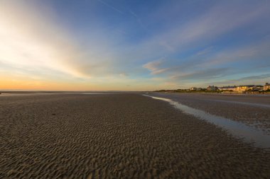 Deniz kıyısında güzel bir gün doğumu