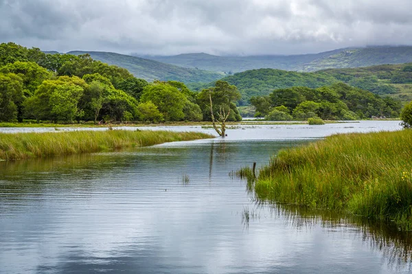 アイルランドの美しい上流の湖 — ストック写真