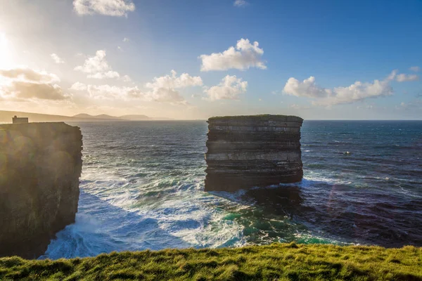 アイルランドのCo MayoのDownpatrick Headでの壮大な崖の散歩 — ストック写真