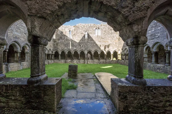 Moyne Manastırı Killala yakınlarında, Co Mayo, İrlanda