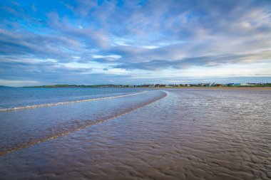 Güzel kayalık deniz kıyıları
