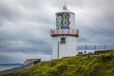 İrlanda 'nın Antrim ilçesinde Whitehead yakınlarında Blackhead Deniz Feneri