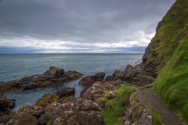 İrlanda 'daki karasahu uçurumu