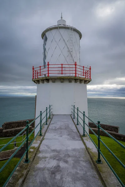 İrlanda 'nın Antrim ilçesinde Whitehead yakınlarında Blackhead Deniz Feneri