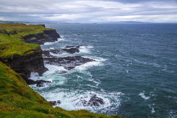 Giant Causeway Oblast Asi 000 Vzájemně Propojených Čedičových Sloupů Což — Stock fotografie