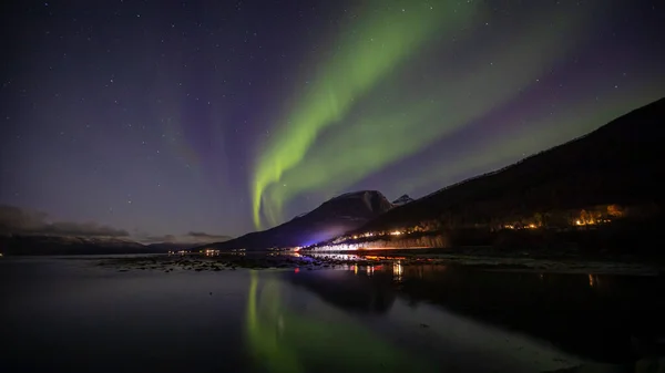 Reflecties Van Noorderlicht Bij Laksvatn Noord Noorwegen — Stockfoto