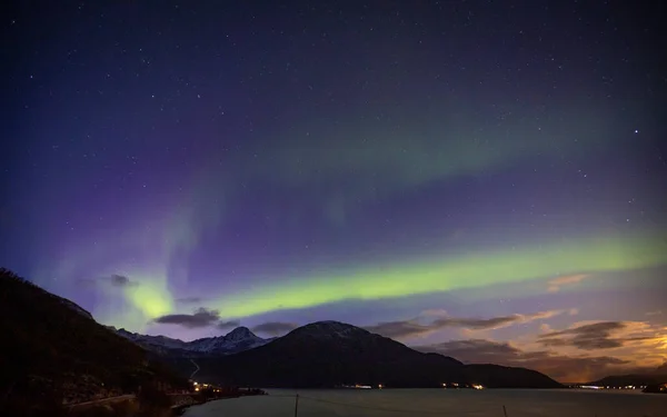 Stråle Från Aurora Borealis Över Lakselvbukt Nordnorge — Stockfoto