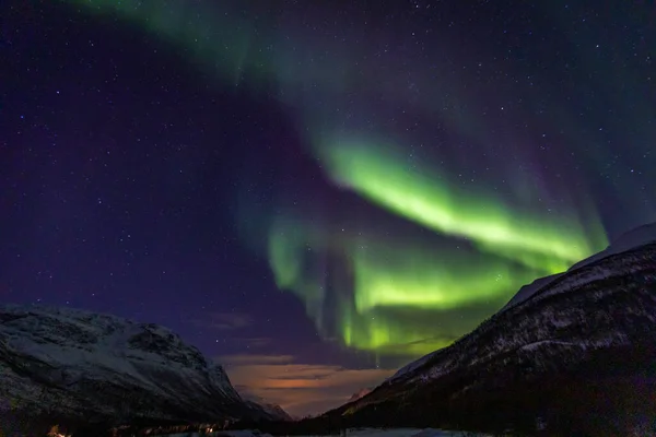 Kuzey Norveç Lakselvbukt Üzerinde Aurora Borealis Ile Manzara — Stok fotoğraf