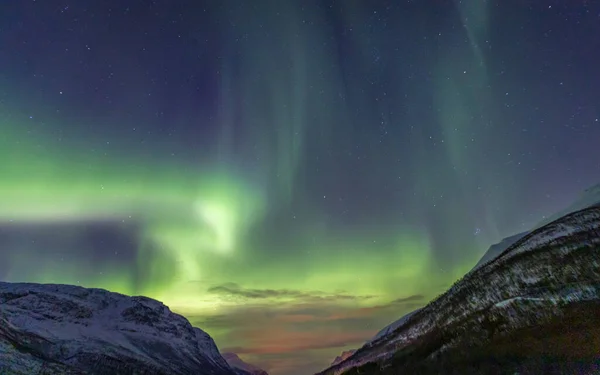 Kuzey Norveç Lakselvbukt Üzerinde Aurora Borealis Ile Manzara — Stok fotoğraf