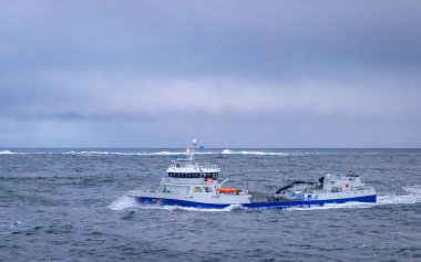 Norveç yakınlarındaki balıkçı teknesi