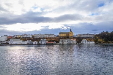 Norveç Denizi 'nde Alesund' da sanat yeniliğinde renkli eski evler