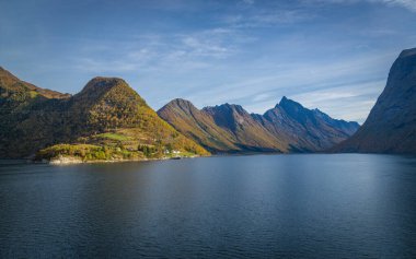 Hjrundfjorden ve Noringfjorden 'deki manzara, Norveç