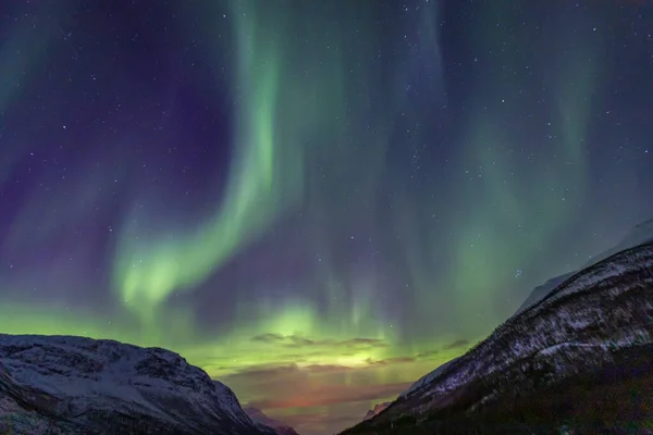 Kuzey Norveç Lakselvbukt Üzerinde Aurora Borealis Ile Manzara — Stok fotoğraf