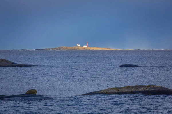 Petit Phare Sur Les Rochers Près Torvik Mer Norvège — Photo