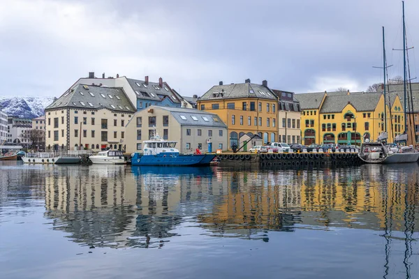 Vecchie Case Colorate Stile Liberty Alesund Sul Mare Norvegese — Foto Stock