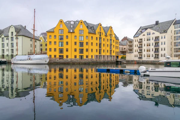 Färgglada Gamla Hus Jugendstil Alesund Vid Norska Havet — Stockfoto
