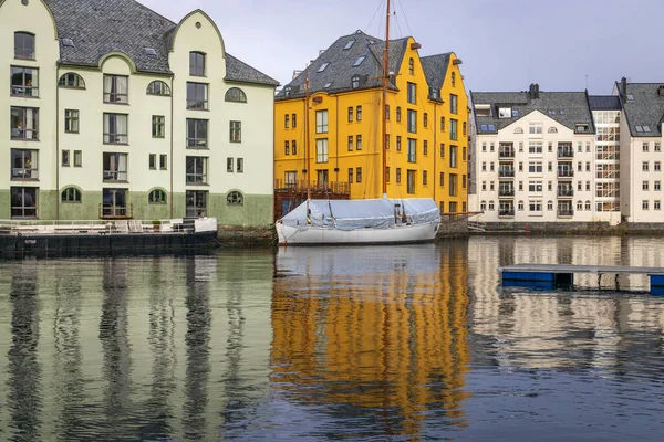 Casas Antigas Coloridas Art Nouveau Alesund Mar Norueguês — Fotografia de Stock