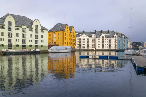 Färgglada Gamla Hus Jugendstil Alesund Vid Norska Havet — Stockfoto