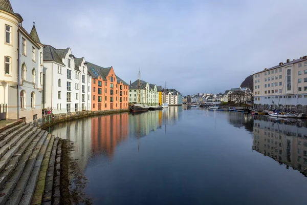 Casas Antigas Coloridas Art Nouveau Alesund Mar Norueguês — Fotografia de Stock