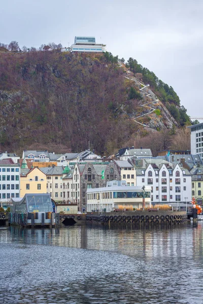 Vecchie Case Colorate Stile Liberty Alesund Sul Mare Norvegese — Foto Stock