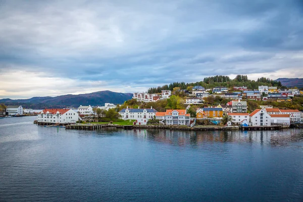 Norveç 'in Atlatnic kıyı şeridinde Kristiansund şehri