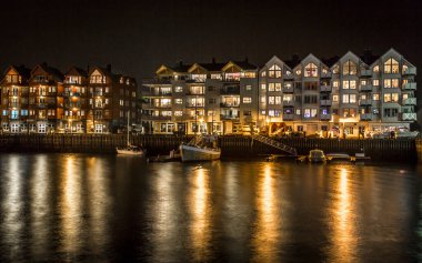 Gece şehir manzarası