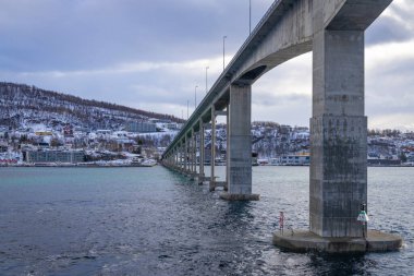 Troms og Finnmark County, Norveç 'teki Gisund Köprüsü