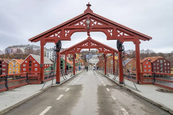 Färgglada Hus Vid Floden Nidelva Trondheim Vid Trondheimsfjorden — Stockfoto