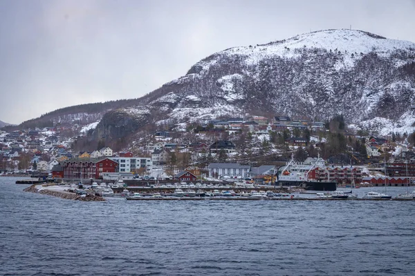 Kis Falu Oernes Közelében Norvég Tenger Partján — Stock Fotó