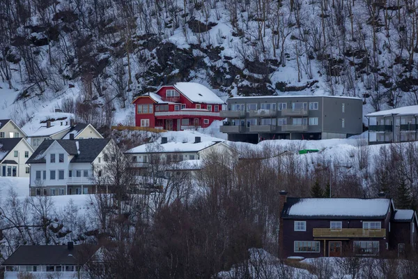 Häuser Entlang Der Küste Der Nähe Von Finnsnes Nordnorwegen — Stockfoto