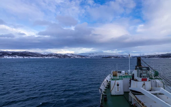 ノルウェー北部のStrumsbuktaからTromsoへの古い船でクルーズ — ストック写真