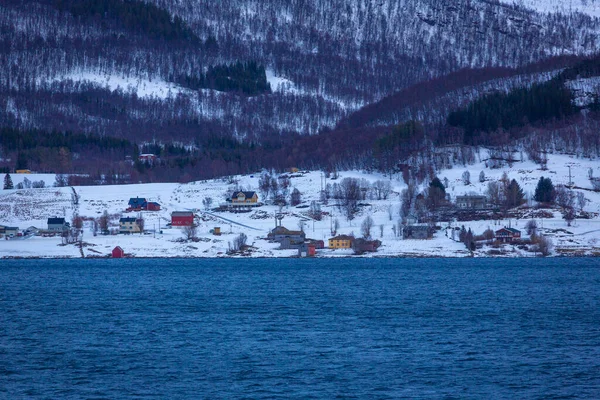 Kis Faházak Közel Csodálatos Város Tromso Észak Norvégiában — Stock Fotó