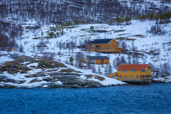 Pequenas Casas Madeira Perto Maravilhosa Cidade Tromso Norte Noruega — Fotografia de Stock