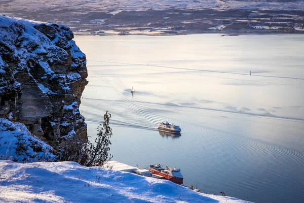 斯匹次卑尔根是挪威北部斯瓦尔巴群岛最大 也是唯一常住人口的岛屿 — 图库照片