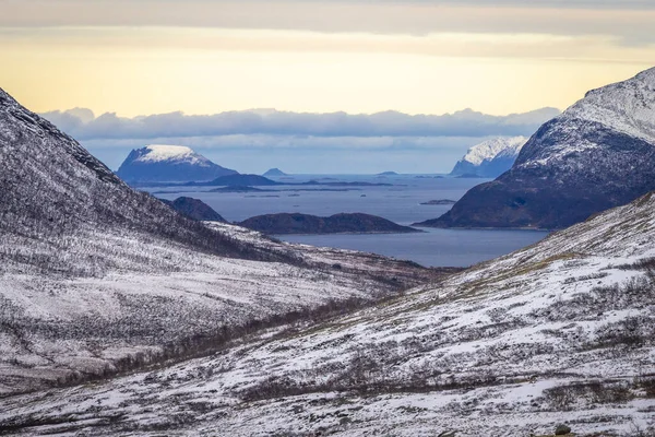 Strada Tromvik Rekvik Attraverso Montagne — Foto Stock